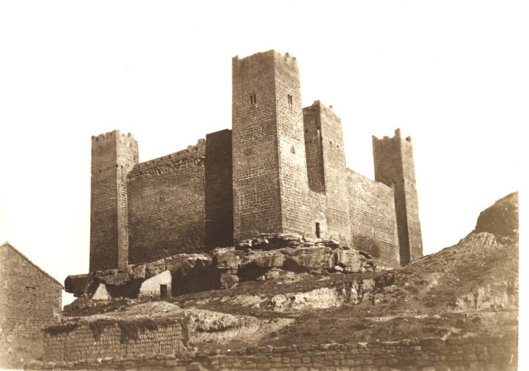 img_sadaba//01_Fotos de Sádaba/02.Castillo.jpg